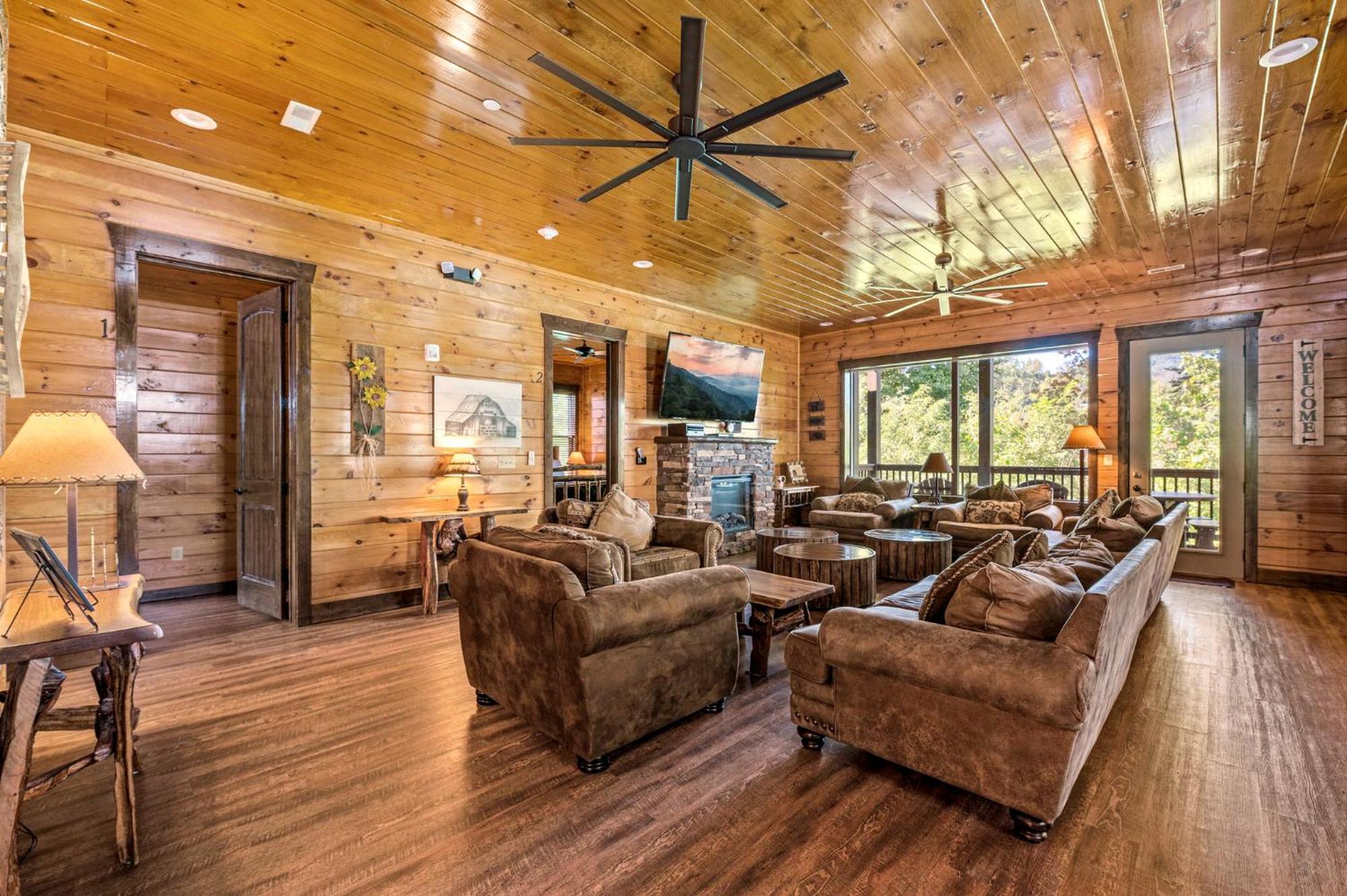 The Mighty Crabapple Manor By Stony Brook Cabins Гетлинбург Екстериор снимка