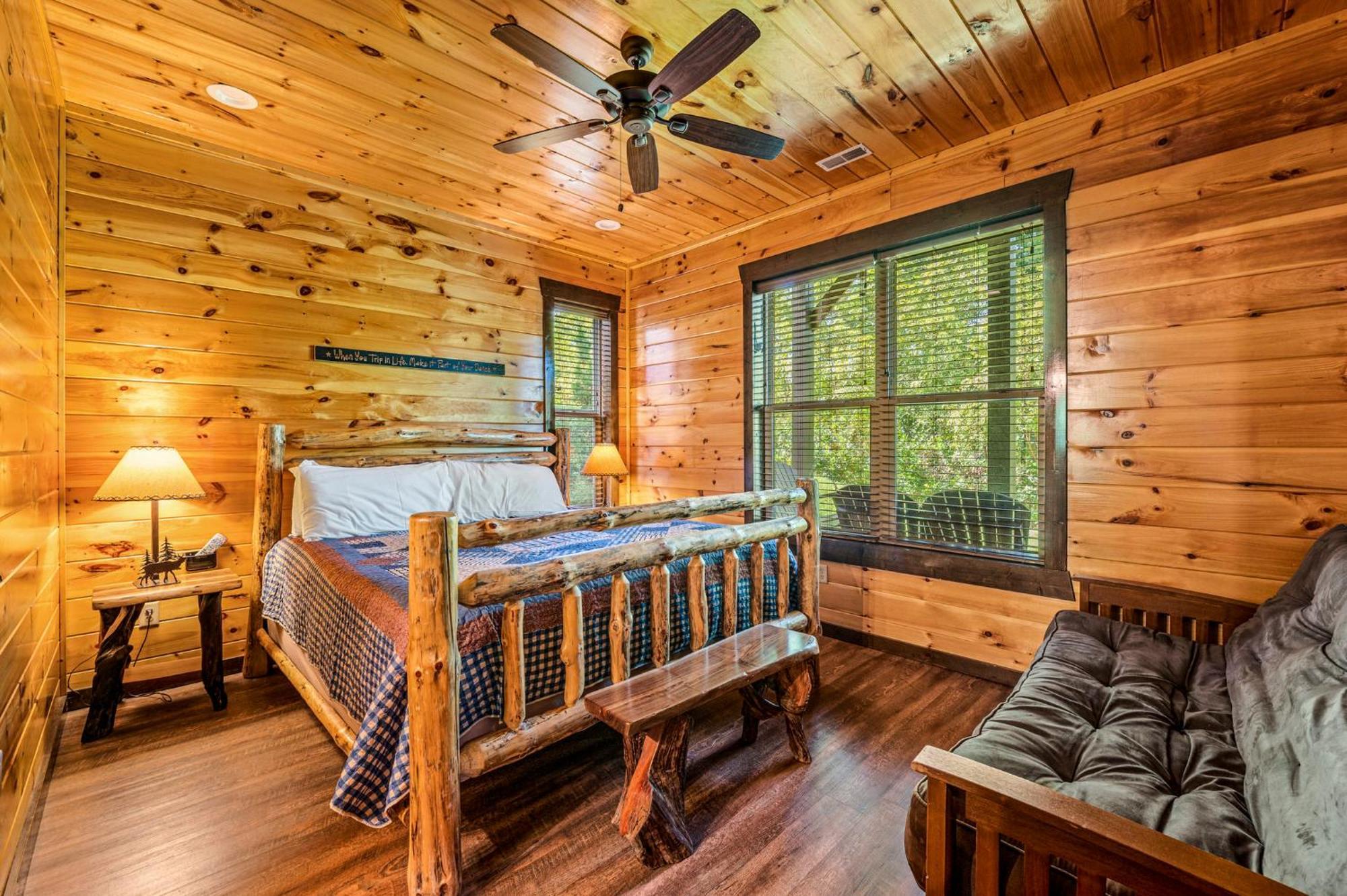 The Mighty Crabapple Manor By Stony Brook Cabins Гетлинбург Екстериор снимка